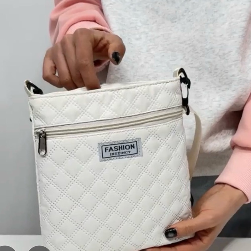 Fashion Instinct Women’s Small Off-White Quilted Shoulder/Crossbody Bag